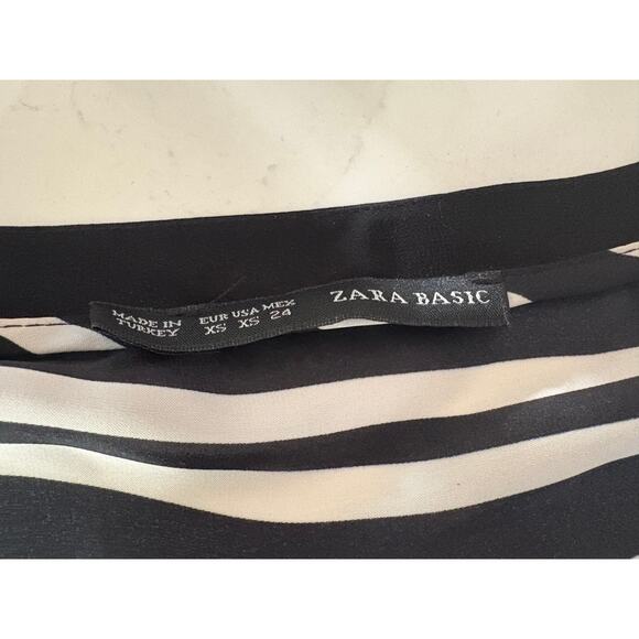 ZARA BLACK AND WHITE STRIPPED BLOUSE VNECK WITH BOTTONS SIZE XS SHEER - Picture 4 of 5